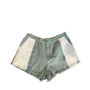 Green and tan box shorts with fringe size 0xl Curve elastic stretch waist